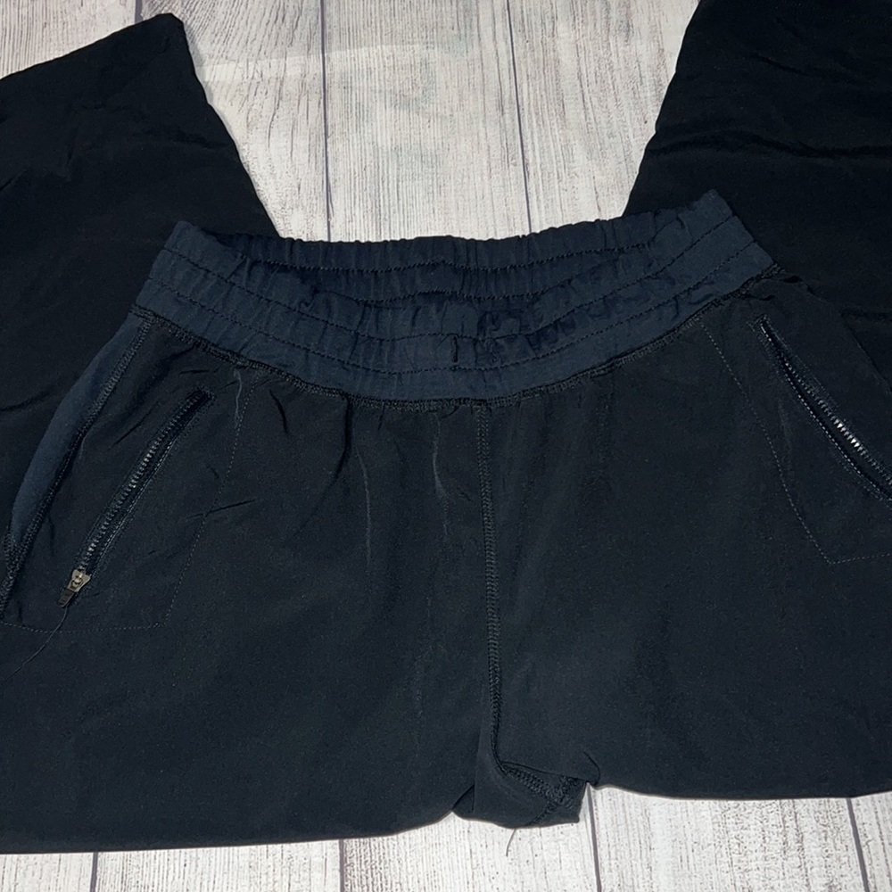 Fabletics black athletic Capri pants size medium